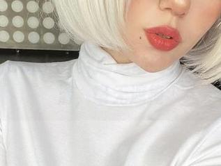 Alina Becker穿越运动的轮廓，在线高清，毫无遮掩